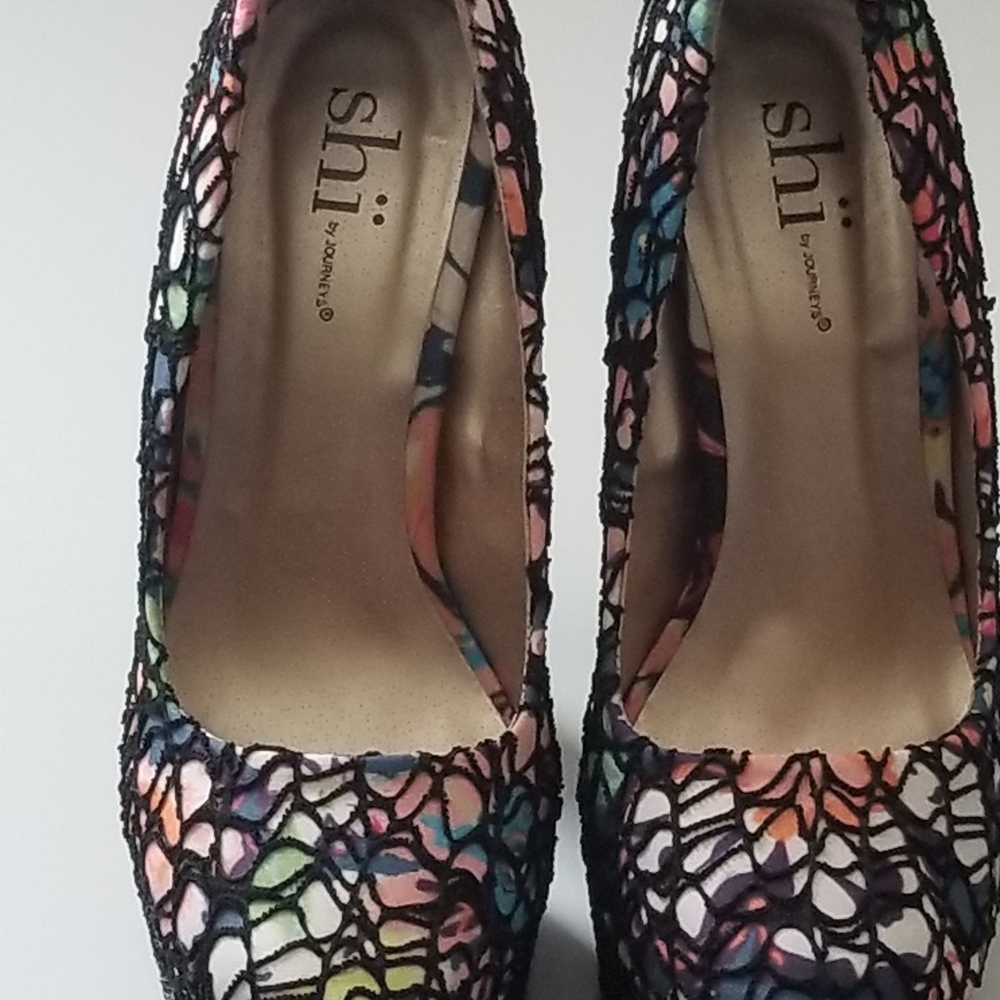 SHI BY JOURNEY TWISTED BLACK PLATFORMS Size 7.5